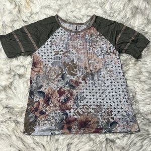 Est 1946 Women Size Medium Green Floral T-Shirt Crew Neck